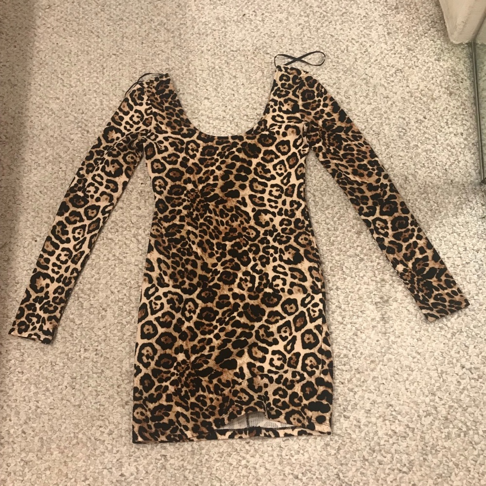 Dresses - Picture 8 of 8